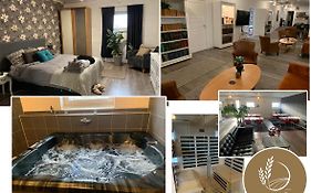 Alingsgard - B&B, Gardshotell, Spabad, Bastu, Gym, Padelbana